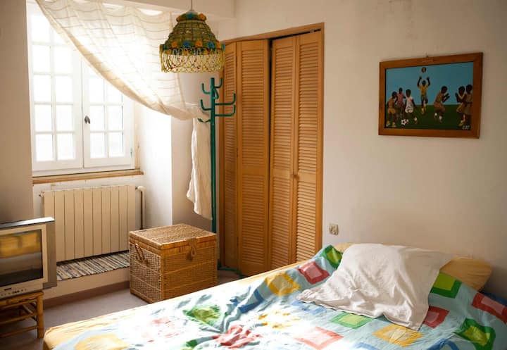 Spavaća soba na katu, bračni krevet