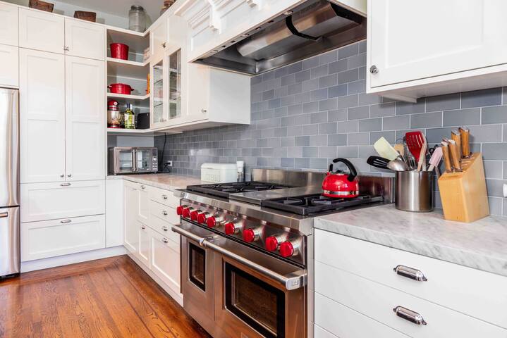 Sunny, beautiful & spacious San Francisco home. gallery image 3