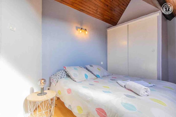 Habitación de cama doble de 1 planta. ( cama doble 140)