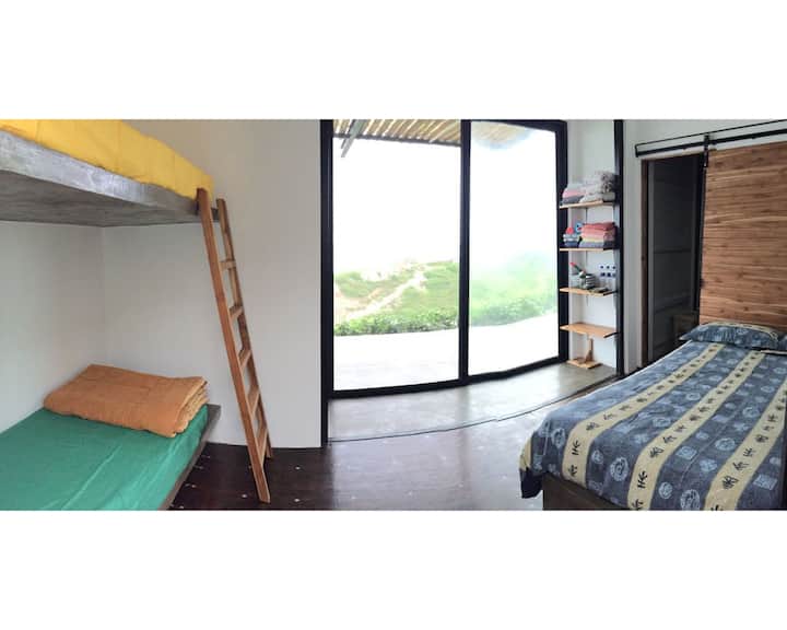 Chumba 2, kitanda cha watu wawili na kitanda cha ghorofa