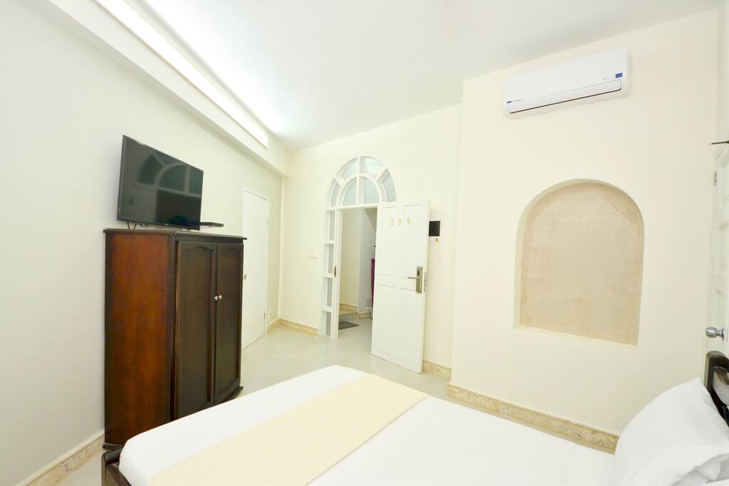 Apt comes with DirecTV, wifi, kitchenette, closet, and more.