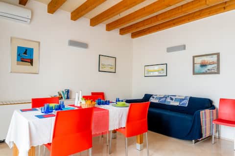 Top Airbnb: Relaxation Oasis: Villa Hippocampus Sea Front in Polignano A Mare