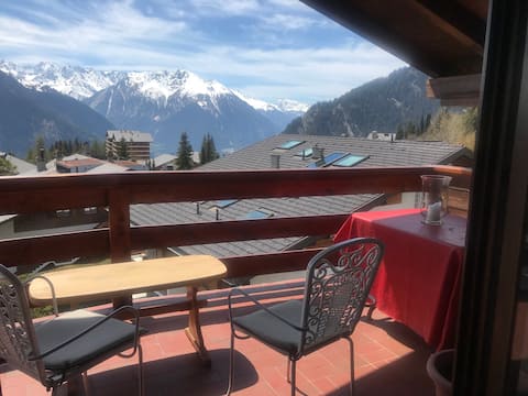 Double/Twin Room in Traditional Swiss Apartment