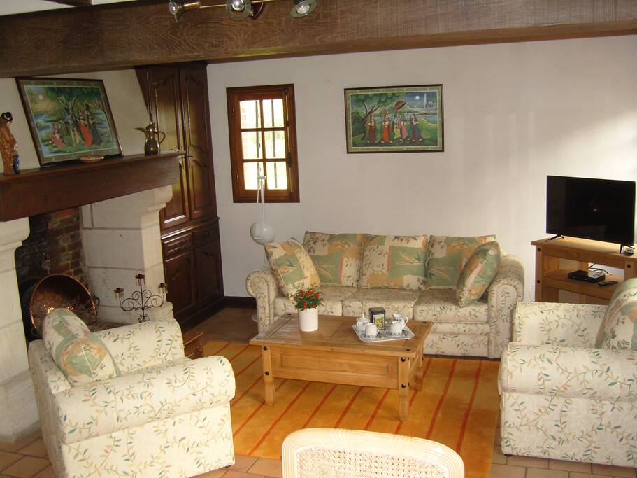 Sitting room with multi languages TV and internet connection
