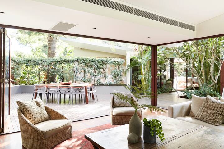 Barefoot at Broken Head beachside family compound gallery image 4