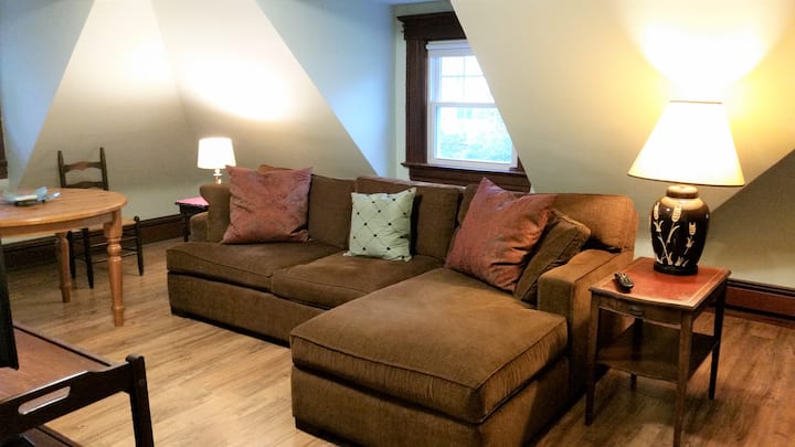 Sunny 3rd Floor Apartment Near Nyc With Parking. - Verona, NJ