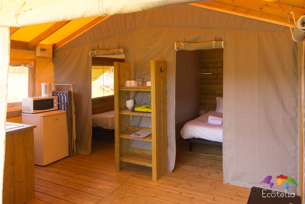 Tente Safari - Pièce à vivre et chambres