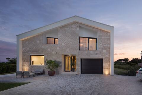 Villa Mariva, heated pool, beautiful sea view