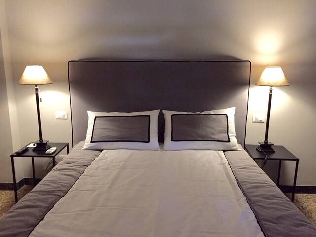 Authentic TrastevereApartment sleeps 6 2 bathroom gallery image 5