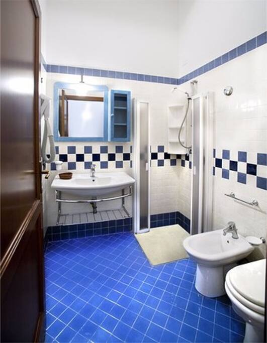 Bagno con doccia