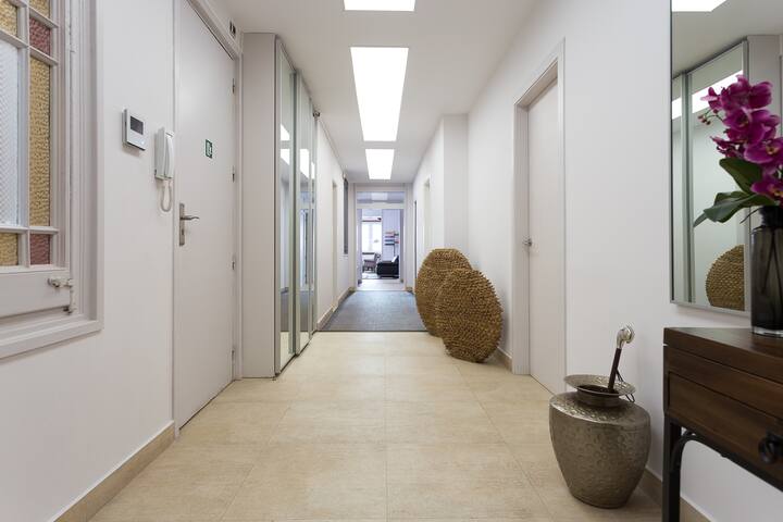 Superior Deluxe Six-bedroom Apartment gallery image 3