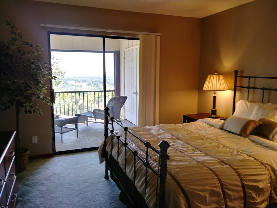 Guest bedroom