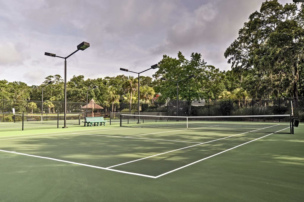 Nestled within Shipyard Plantation at Evian, this tasteful condo boasts 1,335 square feet of living space and accommodations for 7.