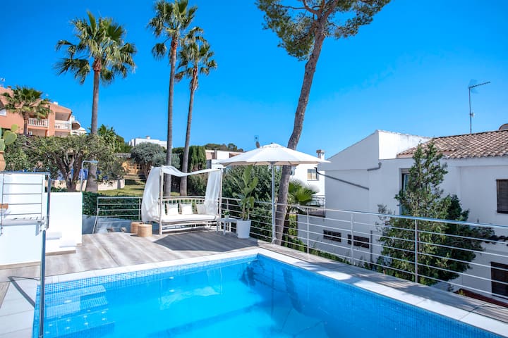 Stylish villa with sea view and pool in Alcudia gallery image 3