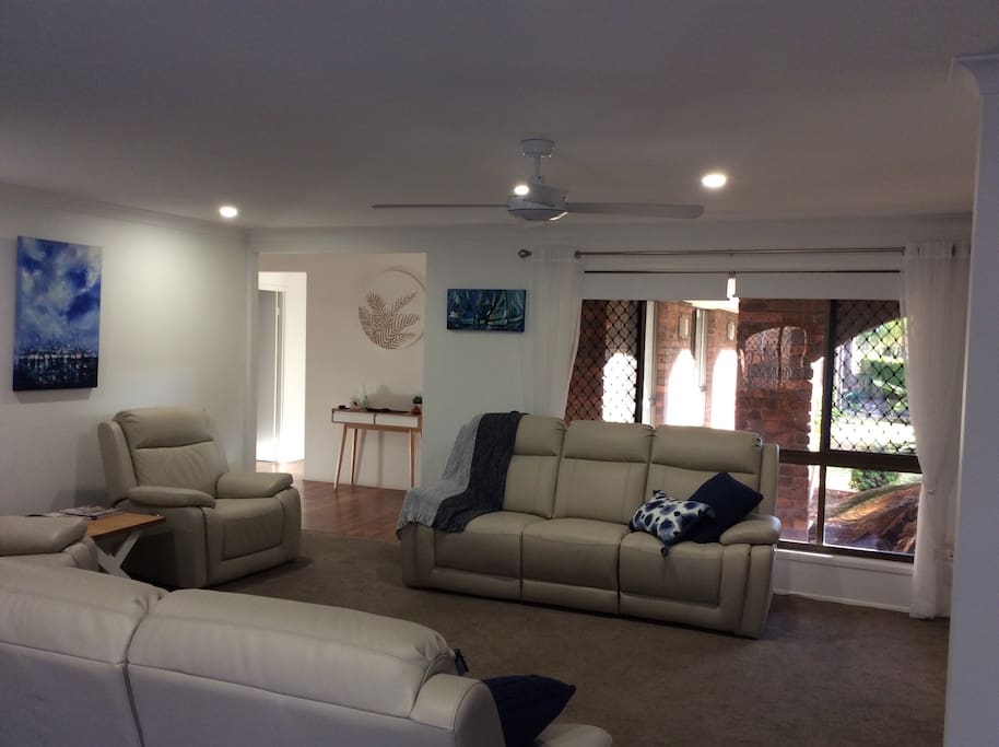 Formal lounge with 6 electric recliners