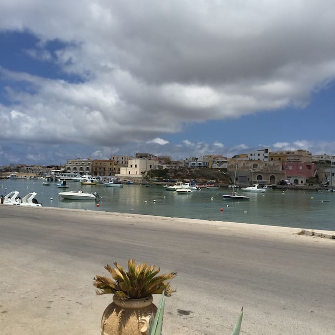 il porto vecchio davanti l'appartamento