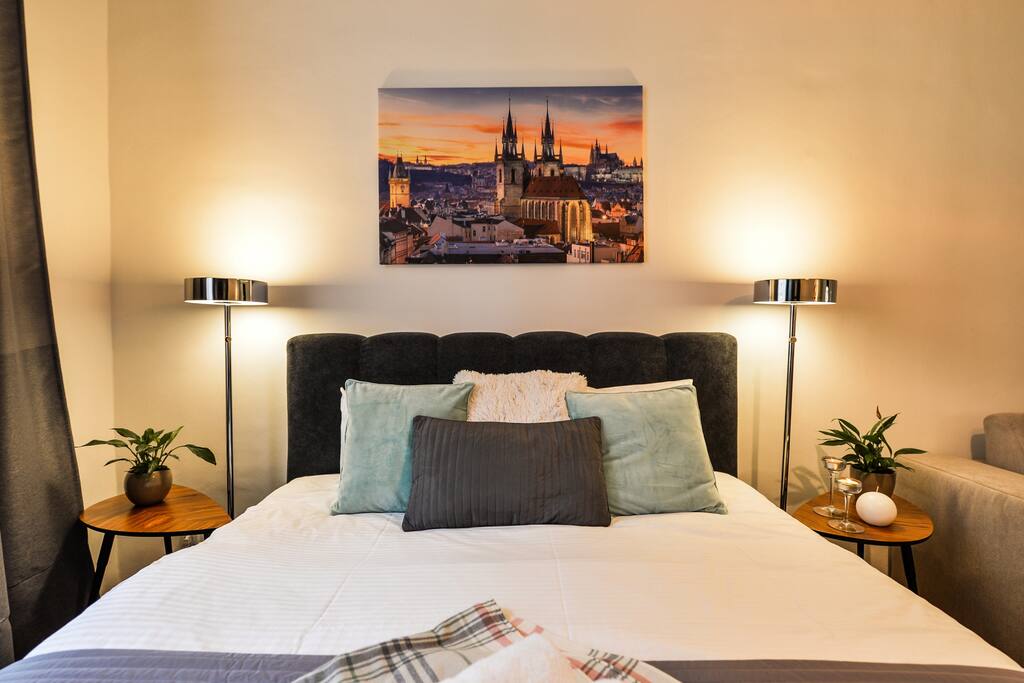 the bedroom offers a king size bed with high-end mattresses for a comfortable sleep as well as a foldable sofa for two people. The room also includes an Apple TV.