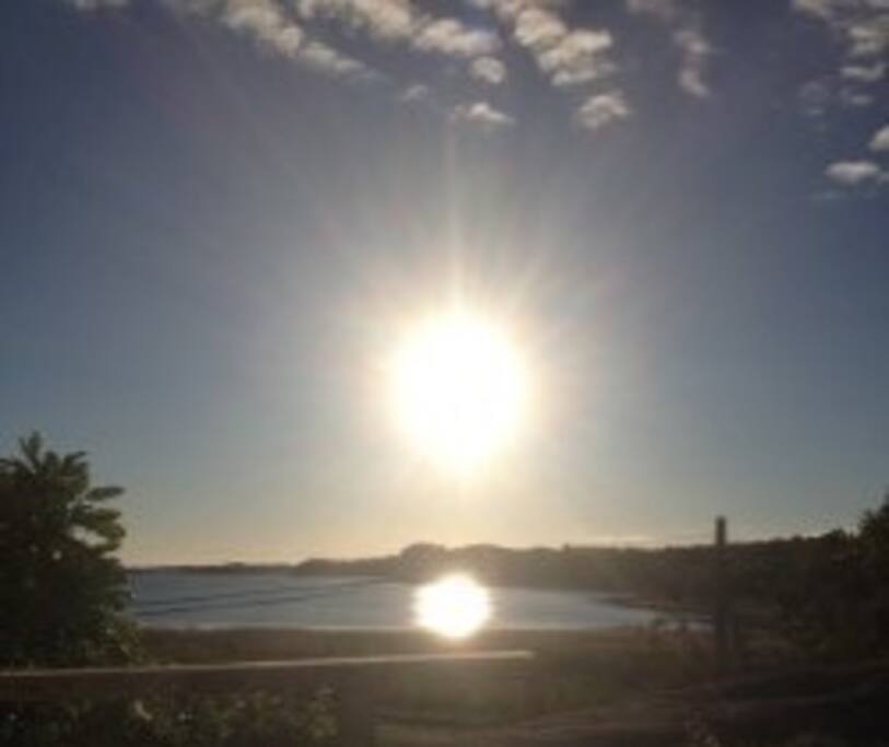 Närhet till havet och gångavstånd till badplats.
