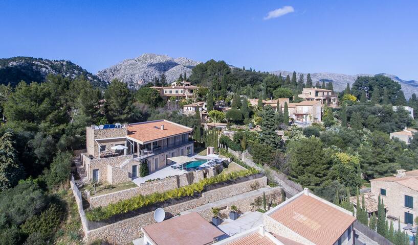 Large villa with stunning views of Pollença gallery image 3
