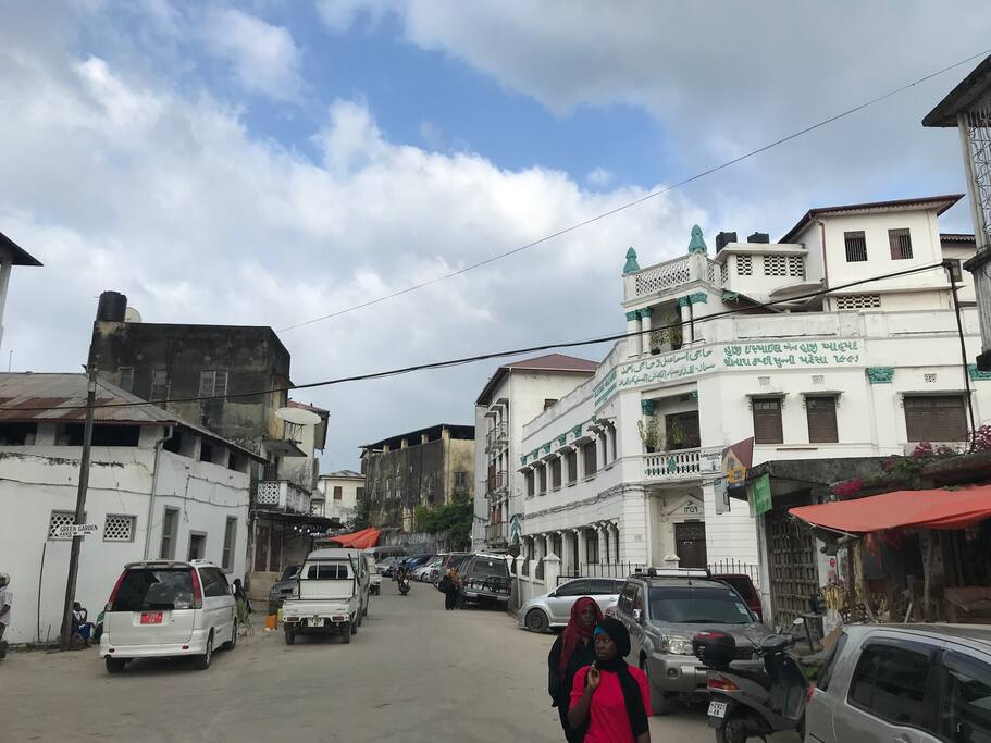 that’s the start of the historical narrow streets, takes you to the beach, loads of all different hotels ,curio shops ,very close to hamamni bath and all more tourist attraction