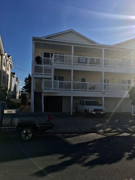 FRONT OF BUILDING. UNIT D IS ON THE 3RD FLOOR.