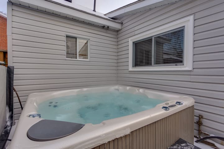 Little Green Door, Downtown Collingwood