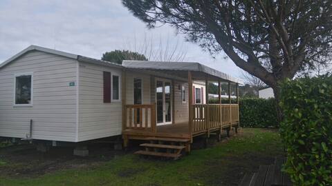 Mobilhome on the edge of a private beach 6/8 pers