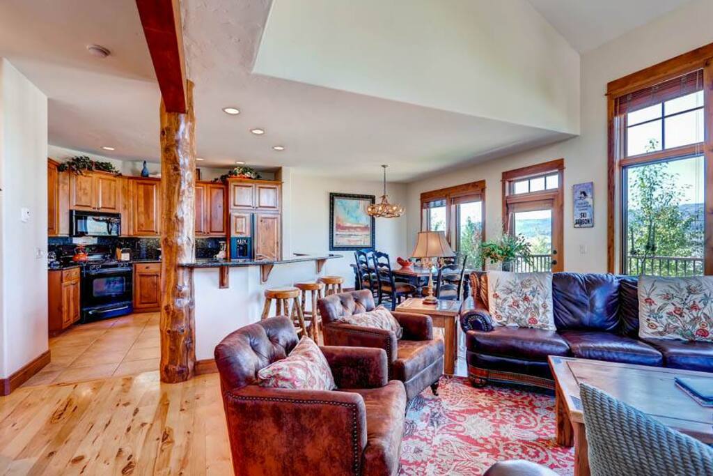 Couch,Furniture,Oven,Bedroom,Indoors