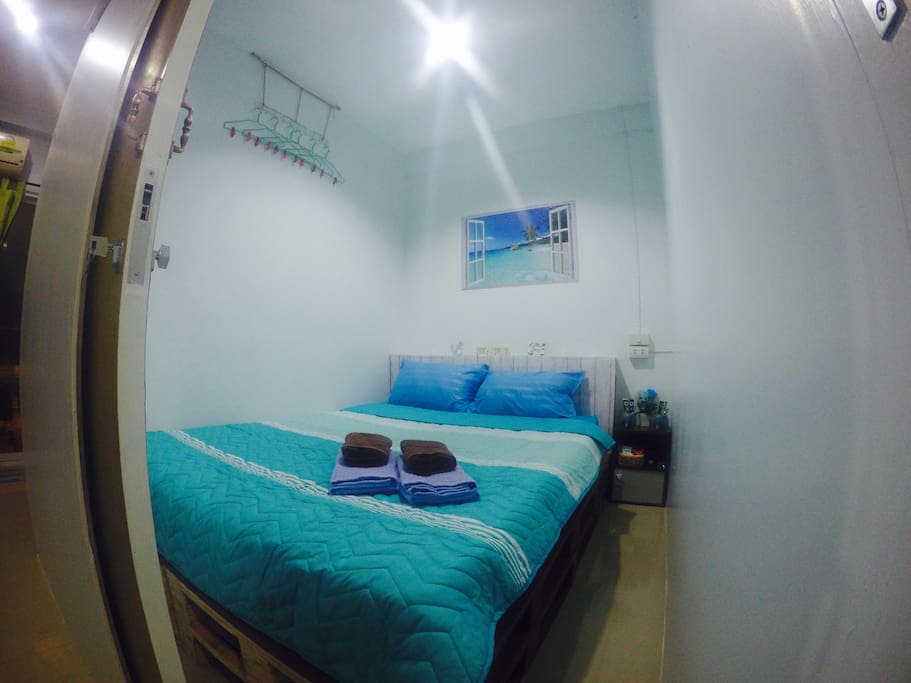 Bedroom 2 is the blue ocean room
Let's relax in my cozy room