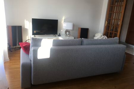 Chambre privée au coeur du quartier Monplaisir