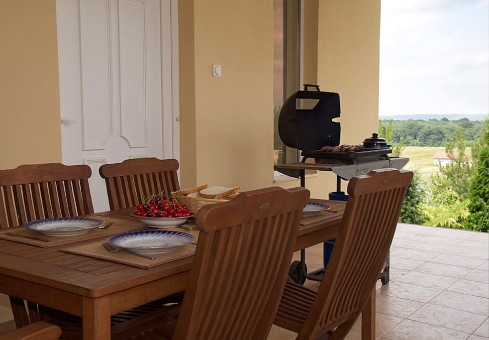 You can enjoy your meal outdoor.