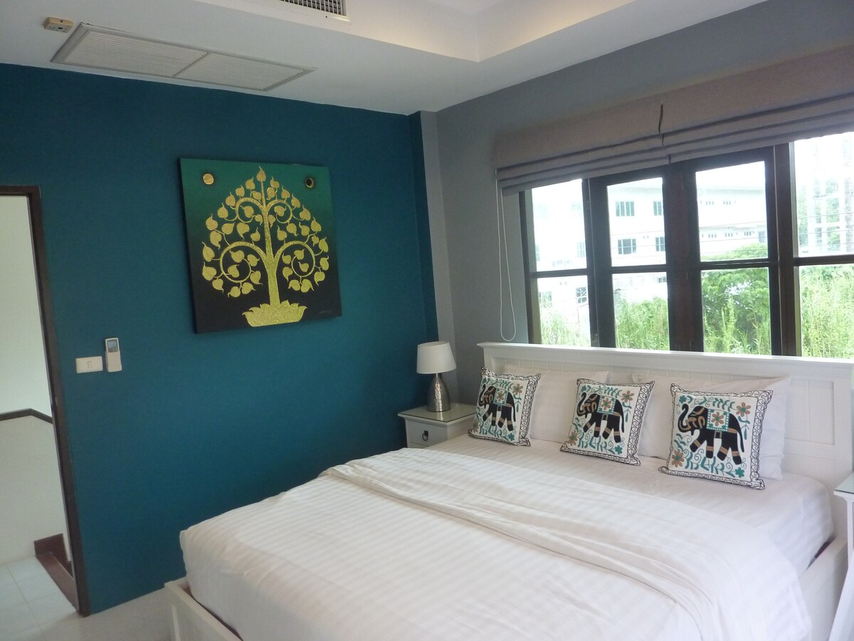 バルコニー付きダブルベッドルーム