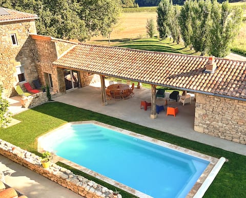 Rural charm, air-con, fast WiFi, close to village