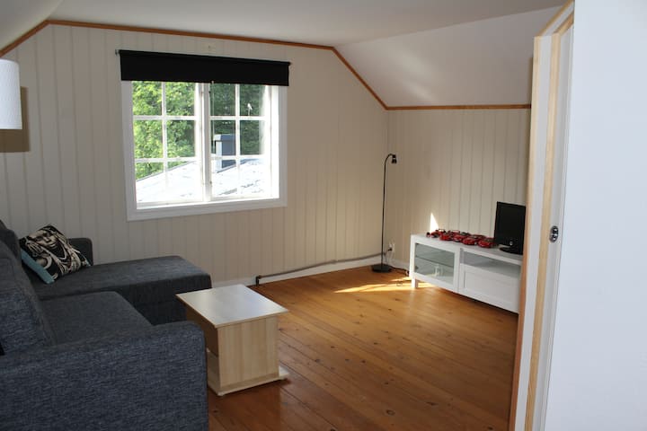 Sovrum 2 med bäddsoffa Övre plan
