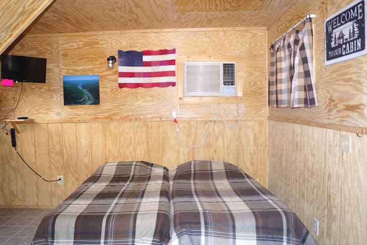 Dva odvojena kreveta mogu se odvojiti ili sastaviti za kralja.