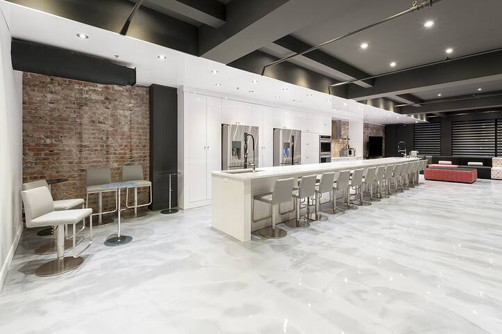 Holland Hotel | The Presidential Loft gallery image 2