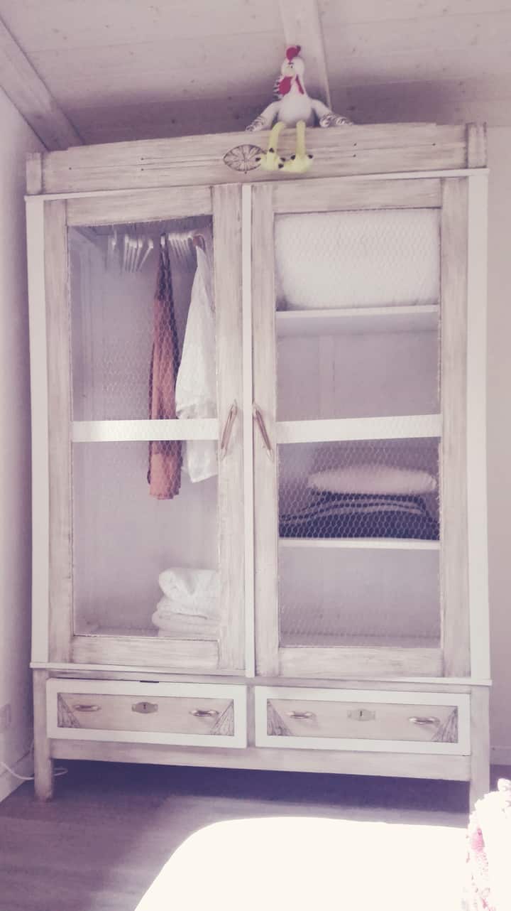 ตู้เสื้อผ้า