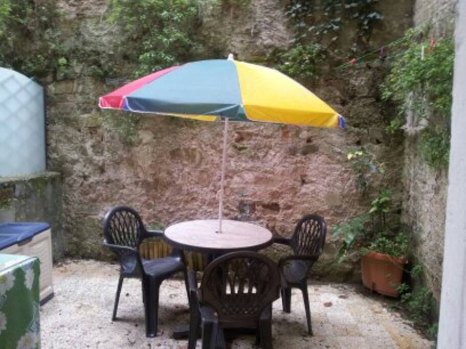 Corte interna,molto comoda per relax,lettura,piccola colazione.