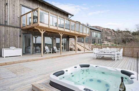 Fantastic newly built  & modern villa in Bovallstrand