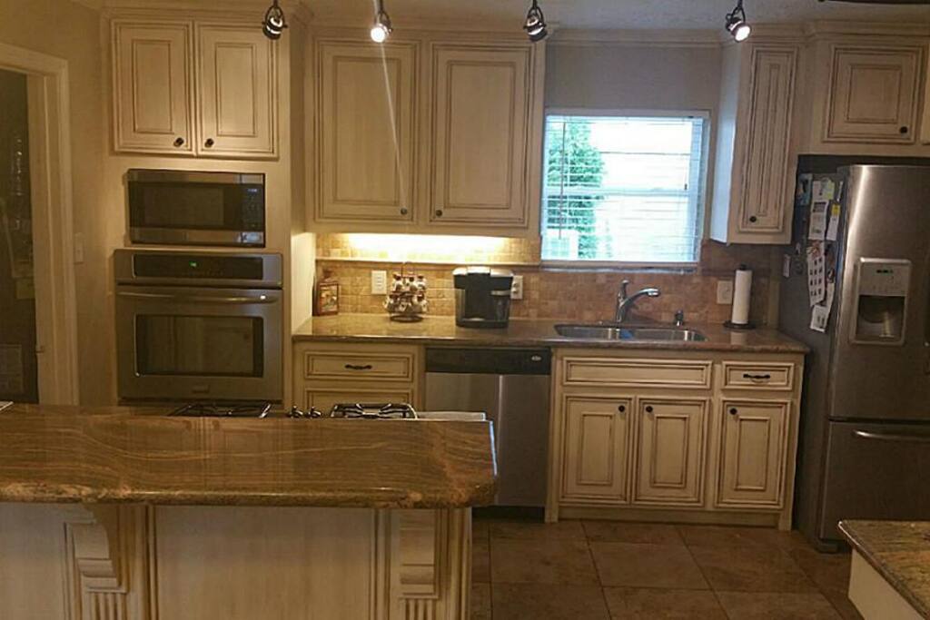 Kitchen (ground floor)