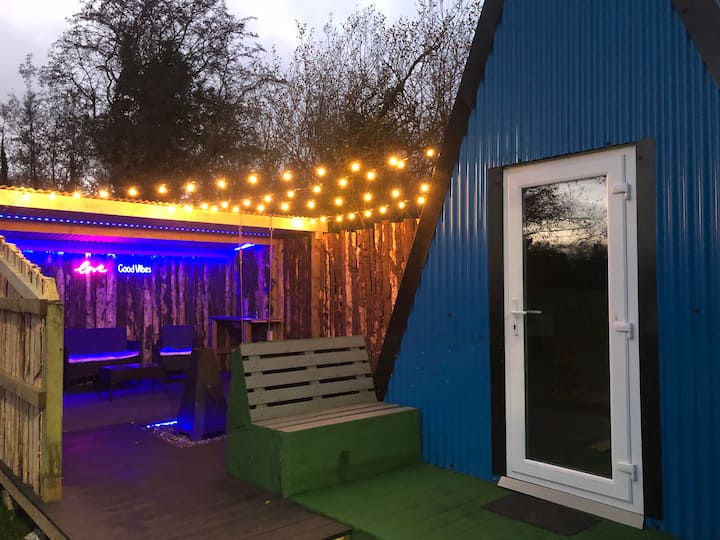 Gracelands Glamping pod & private hot tub Campsites for Rent in Mid