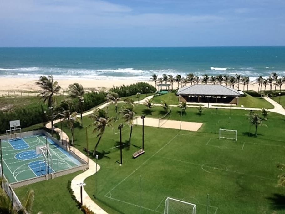 Barraca de praia, quadras esportivas e pista de caminhada