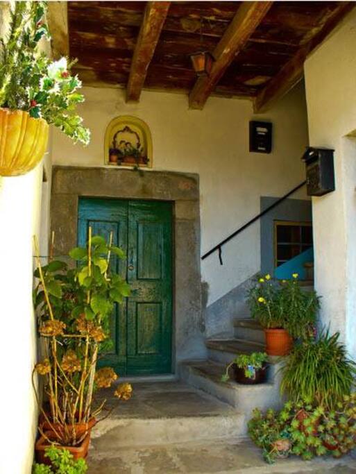 Portichetto d'ingresso della casa