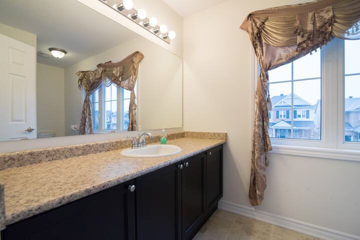 Newly built 3bdm family house Entire house gallery image 2