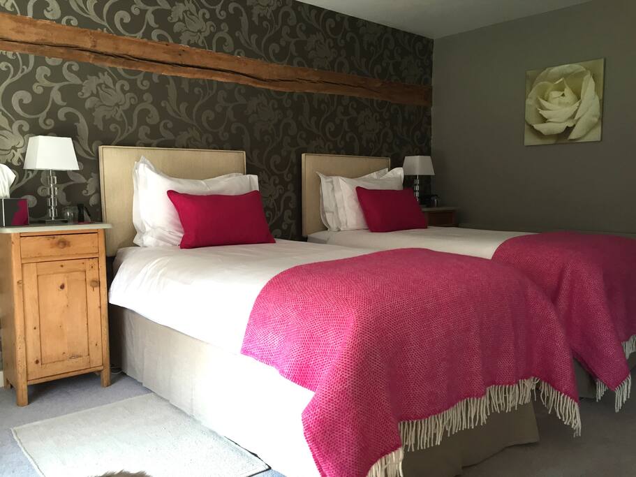 Ensuite bed room with twin beds
