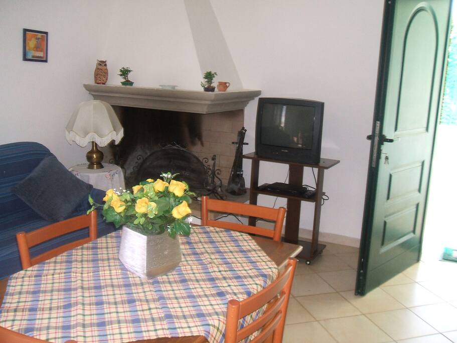 Interno Cucina con camino