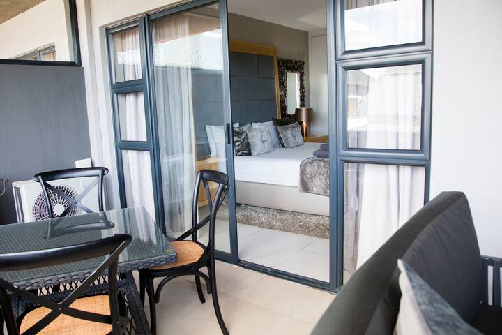 Upmarket Apartment at Heritage Square Durbanville gallery image 5