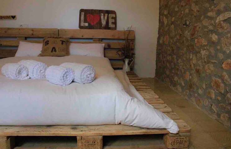 MAS BENET, casa entera 25/26 personas gallery image 5