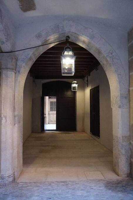 Il s'agit d'un appartement moderne liant modernité et ancien