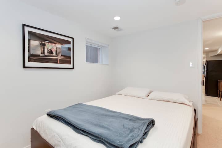 Chambre avec lit Queen Size en mousse à mémoire de forme